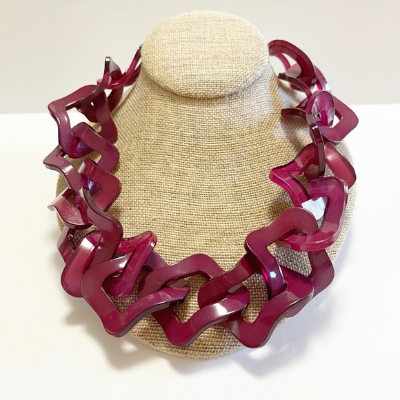 Jewelry - Funky Maroon Plastic Link Statement Necklace Wow